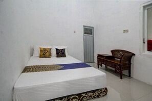 Double Room | Bed sheets - Hotel O Alif House Syariah 2 (Kediri)