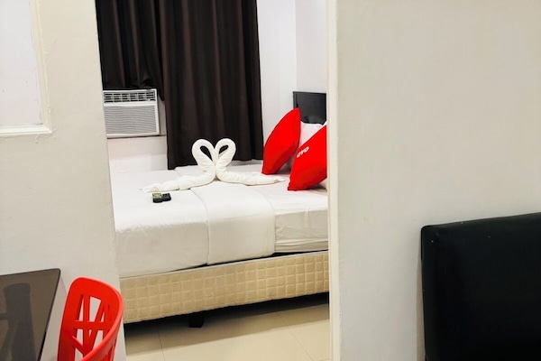 Chambre Standard, 1 lit double | Coffres-forts dans les chambres, bureau, fer et planche à repasser