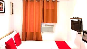 Standard Room, 1 Double Bed | In-room safe, desk, iron/ironing board, free WiFi