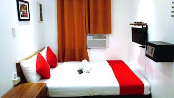 Habitación estándar, 1 cama matrimonial | Caja de seguridad en la habitación y escritorio