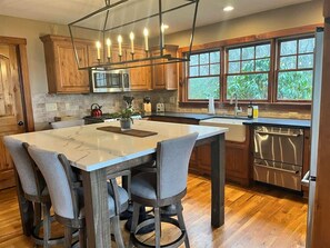 Fridge, microwave, oven, stovetop - Sweet Meadow Cottage, SweetGrass, Lake View, Blowi (Blowing Rock)