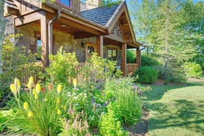 Property grounds - Sweet Meadow Cottage, SweetGrass, Lake View, Blowi (Blowing Rock)