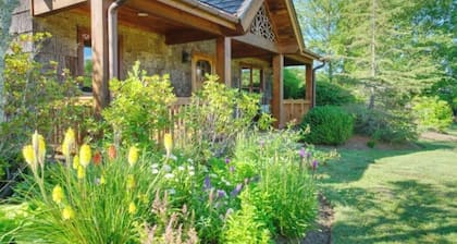 Sweet Meadow Cottage, SweetGrass, Lake View, Blowi