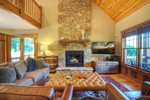 TV, fireplace - Sweet Meadow Cottage, SweetGrass, Lake View, Blowi (Blowing Rock)