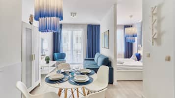 Studiosuite (38) | Skrivebord for bærbar PC, strykejern/-brett og wi-fi (inkludert)