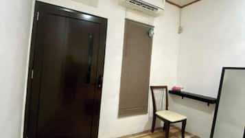 Desk, free WiFi, bed sheets