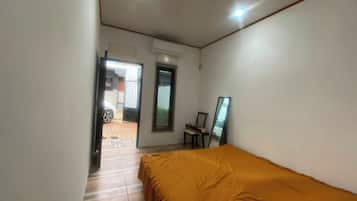 Desk, free WiFi, bed sheets