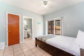 3 bedrooms, iron/ironing board, WiFi, bed sheets - Angelina's Hide-A-Way - Sparkling pool; 2 Balconies;Fully equipped kitchen (South Padre Island)