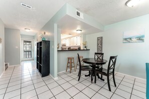 Dining - Angelina's Hide-A-Way - Sparkling pool; 2 Balconies;Fully equipped kitchen (South Padre Island)