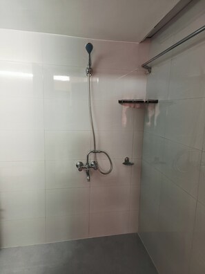 Dusche, Handtücher, Seife, Shampoo