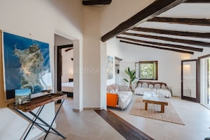 4 bedrooms, travel cot, free WiFi