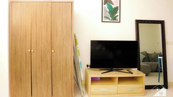 Apartment (0 Bedroom) | Living area | Plasma TV
