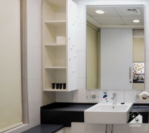 公寓 (0 Bedroom) | 浴室 | 名牌盥洗用品、毛巾、肥皂、洗髮精