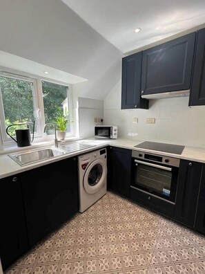 Fridge, microwave, oven, stovetop - The Raven's Loft by Harry Potter (Watford)