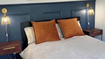 Iron/ironing board, travel cot, free WiFi, bed sheets