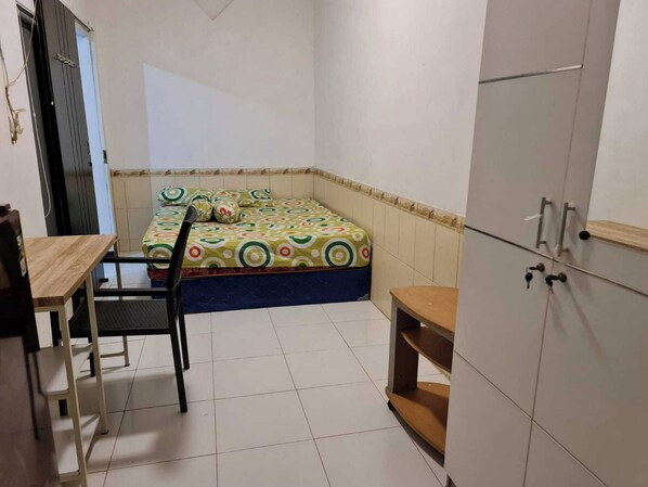 1 bedroom, desk, free WiFi, bed sheets
