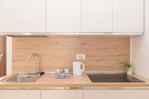 Family Apartment, 2 Bedrooms (Appartamento Mirto In The City Center) | Private kitchenette | Fridge, stovetop, electric kettle, cookware/dishes/utensils