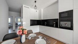 Apartment (18B/5) | Private kitchen | Fridge, stovetop, dishwasher, electric kettle