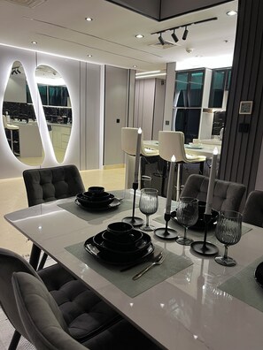 Dining - شقه بااطلاله بحريه برج داماك الجوهره (Jeddah)