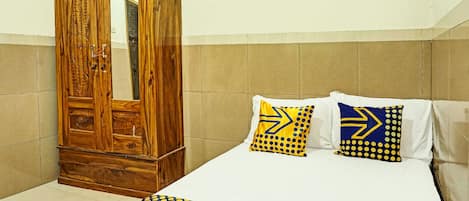 Doppelzimmer | Laptopgeeigneter Arbeitsplatz, kostenloses WLAN, Bettwäsche