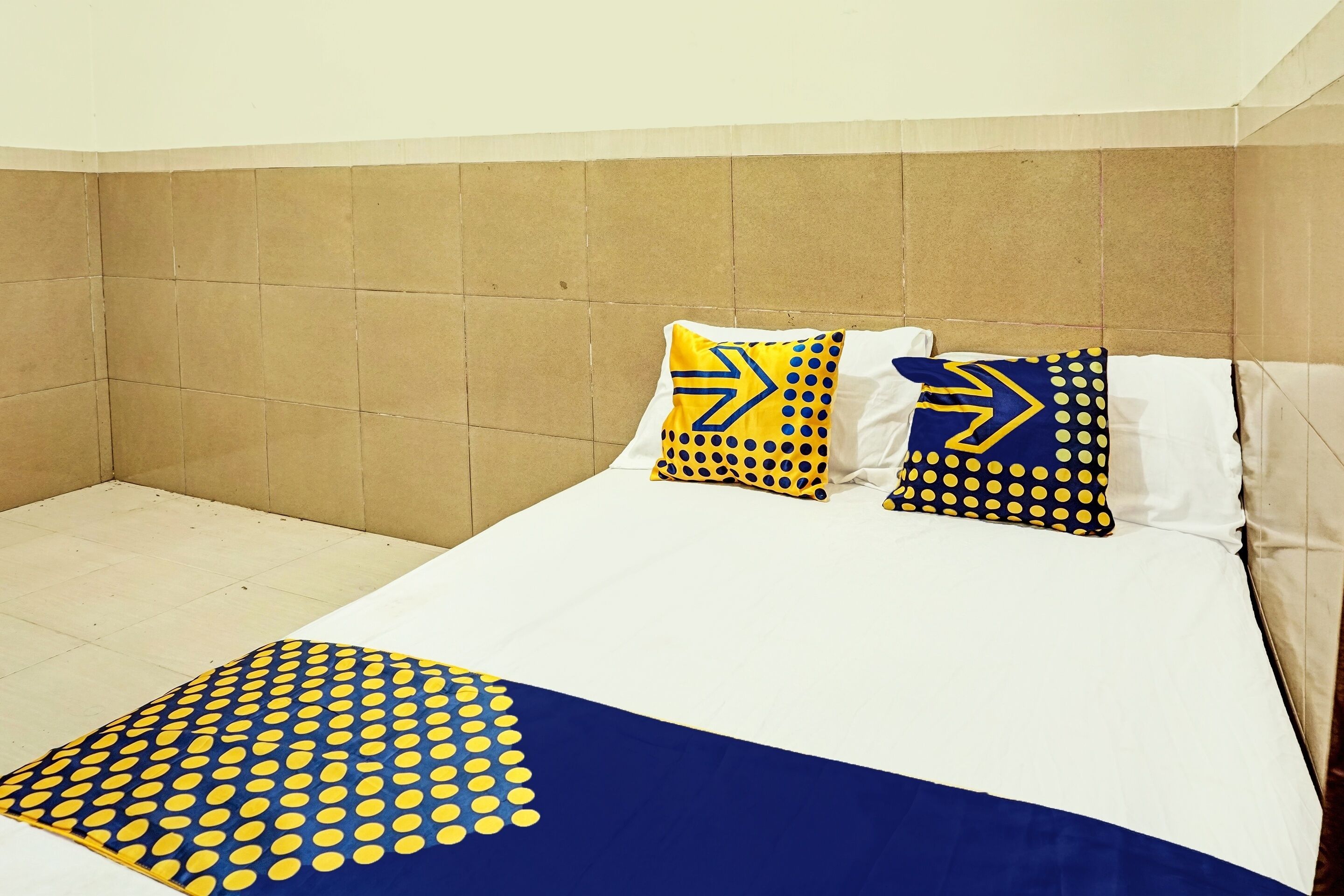 Double Room | Laptop workspace, free WiFi, bed sheets