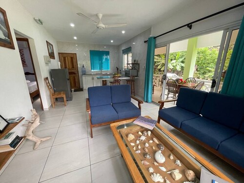 Family or couple residence within minutes to all amnities.