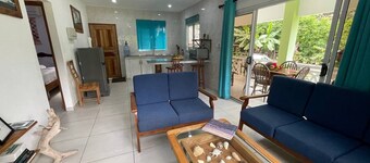 Family or couple residence within minutes to all amnities.