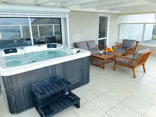 sea view penthouse with 3 floors and an hot tub! can host up to 15 people .
