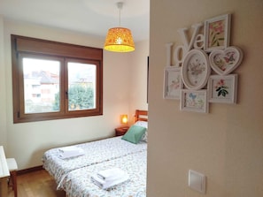 2 chambres, fer et planche à repasser, lit parapluie, Wi-Fi gratuit