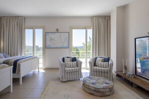 3 chambres, fer et planche à repasser, Wi-Fi, draps fournis