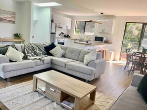 Smart TV, fireplace, books, stereo