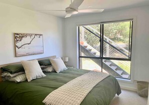 3 bedrooms, desk, iron/ironing board, free WiFi