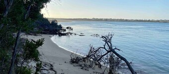 Witjweri at beach 3 with linen and wifi