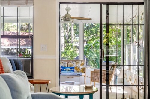 Manatee & kayak friendly waterfront cottage