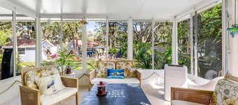Manatee & kayak friendly waterfront cottage