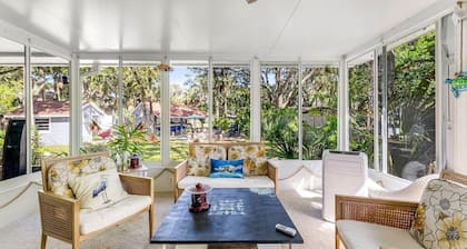 Manatee & kayak friendly waterfront cottage