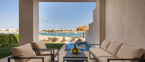 Executive Suite with Plunge Pool lagoon View | Terrace/patio