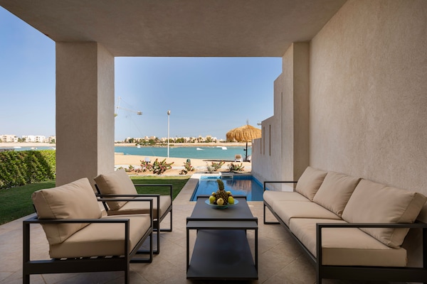 Executive Suite with Plunge Pool lagoon View | Terrace/patio