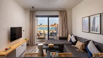 Suite ejecutiva, vista a la laguna | Área de sala de estar