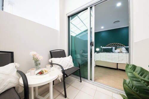 Penthouse Oasis On Airlie