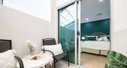 Penthouse Oasis On Airlie