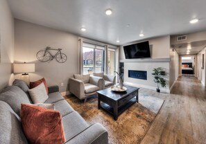 Televisie en een open haard