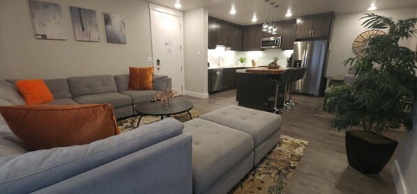 Televisión y chimenea 