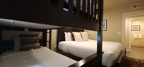 6 Schlafzimmer, Bügeleisen/Bügelbrett, Reisekinderbett, WLAN