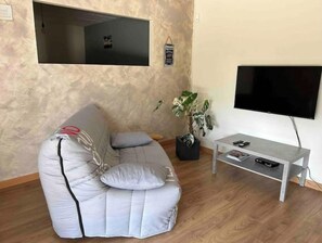 Fernseher, Tischtennisplatte
