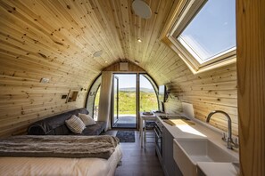 1 bedroom, iron/ironing board, WiFi, bed sheets - Macree Pod in Taynuilt (Taynuilt)