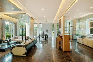 Lobby - StayVista at Timeless Elegance w/ Pool, BBQ, Wi-Fi (Kolkata)