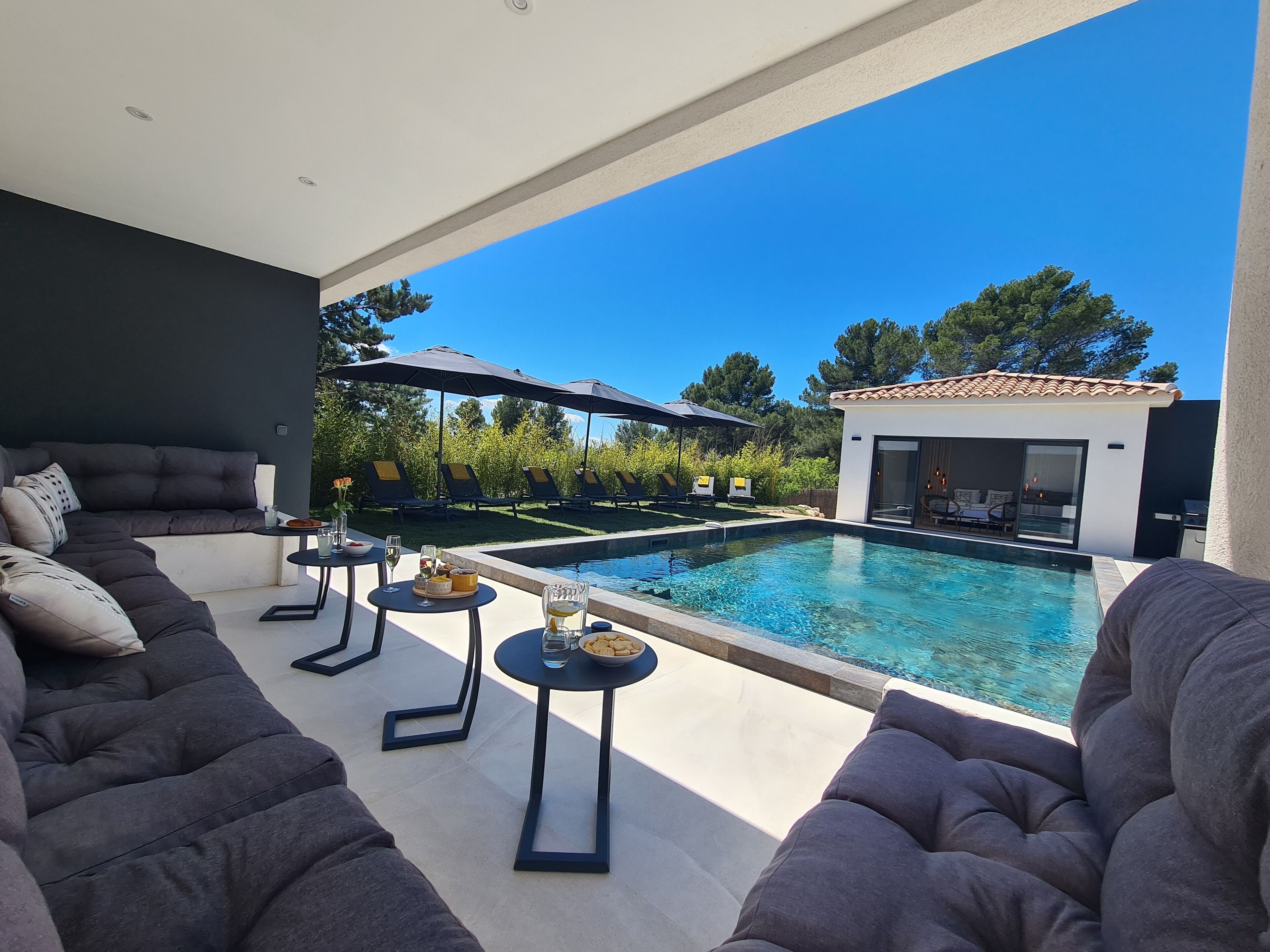 Piscina all'aperto, una piscina riscaldata