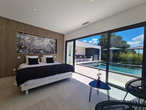 5 室のベッドルーム、セーフティボックス (室内)、アイロン / アイロン台、旅行用ベビーベッド