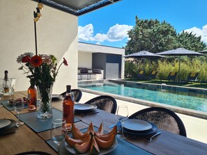 屋外ダイニングエリア